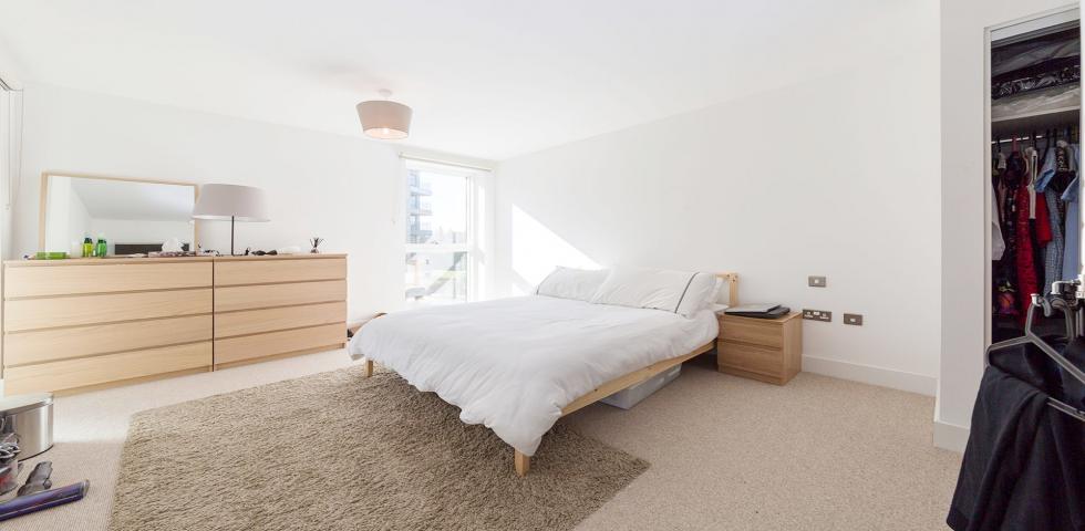 			UNDERGROUND PARKING SPACE , 1 Bedroom, 1 bath, 1 reception Apartment			 Royal Waterside, Lakeside Drive, Park Royal 